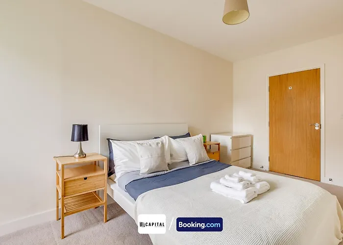 Last-Minute Secure L Sleeps Up To 8 L 2 Bedroom Apt By Capital Retreats Short Lets & Serviced Accommodation London With Balcony, Free Wifi