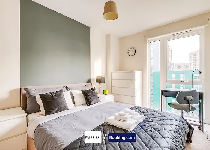 Last-Minute Secure L Sleeps Up To 8 L 2 Bedroom Apt By Capital Retreats Short Lets & Serviced Accommodation London With Balcony, Free Wifi