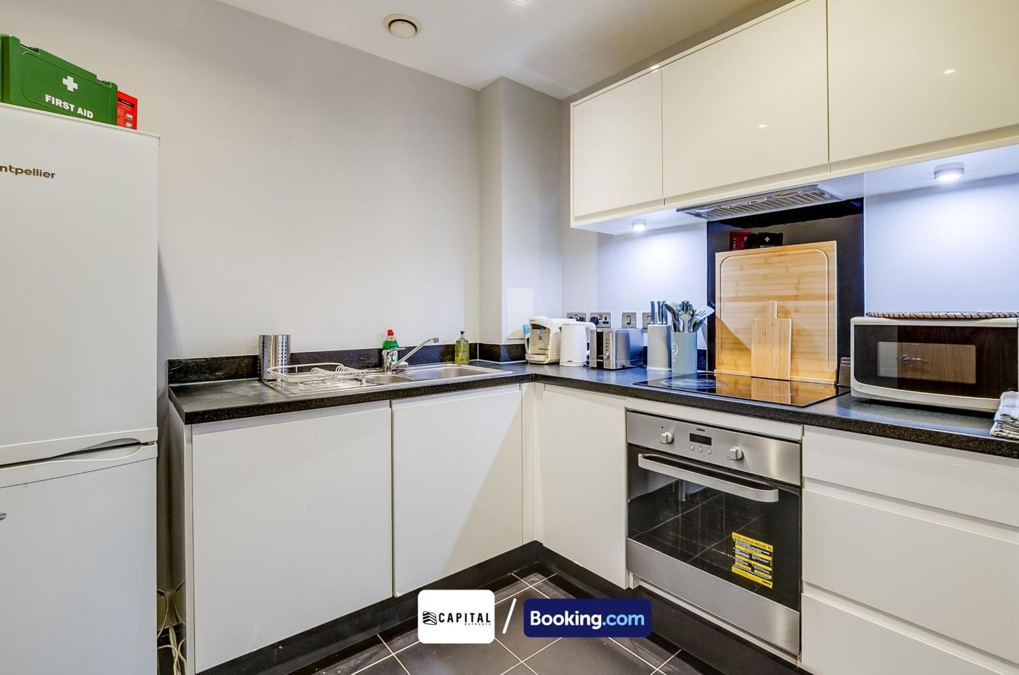 Апартаменты Last-minute Secure L Sleeps Up To 8 L 2 Bedroom By Capital Retreats Short Lets & Serviced London With Balcony, Free Wifi