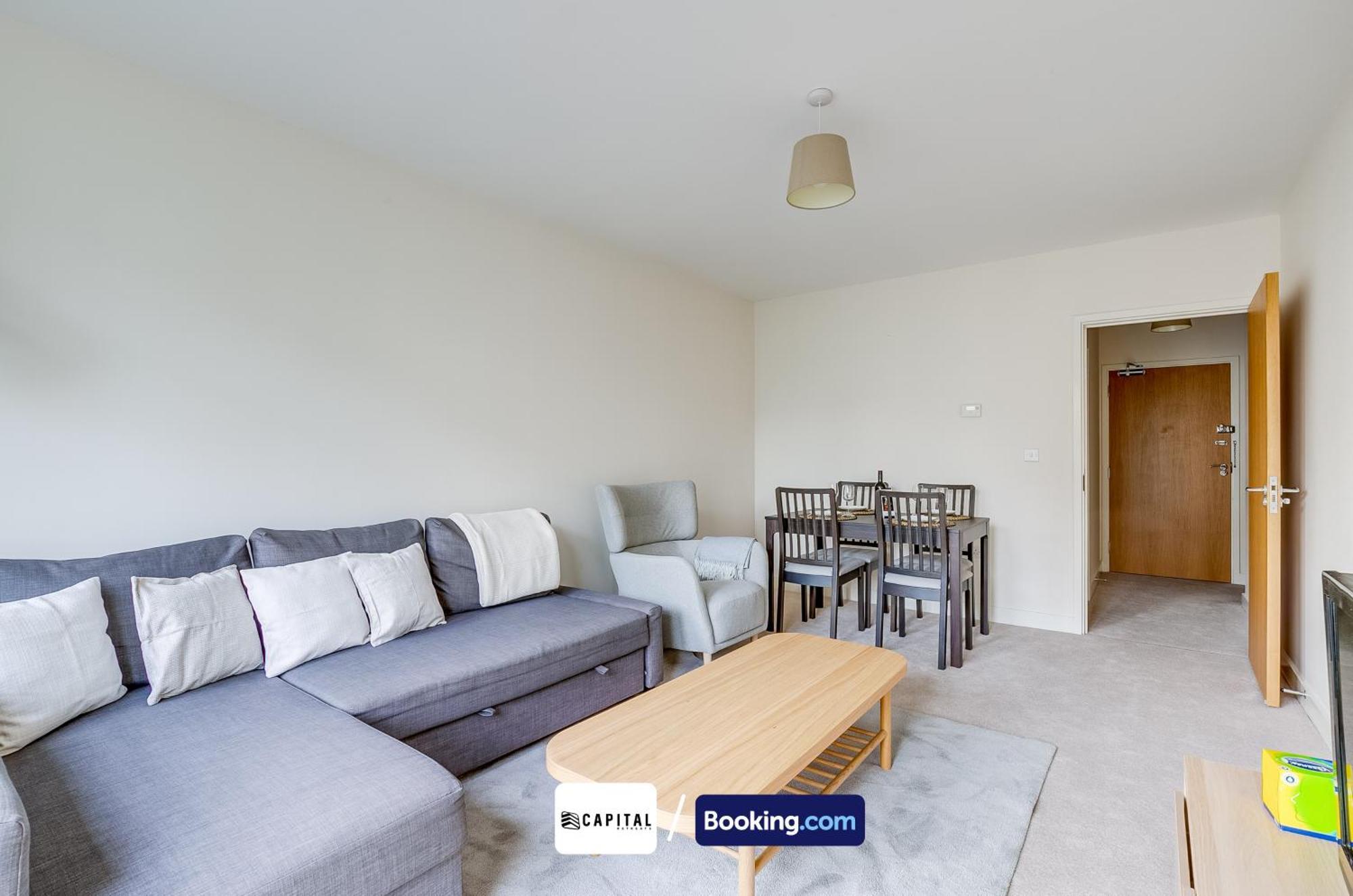 Last-minute Secure L Sleeps Up To 8 L 2 Bedroom By Capital Retreats Short Lets & Serviced London With Balcony, Free Wifi *